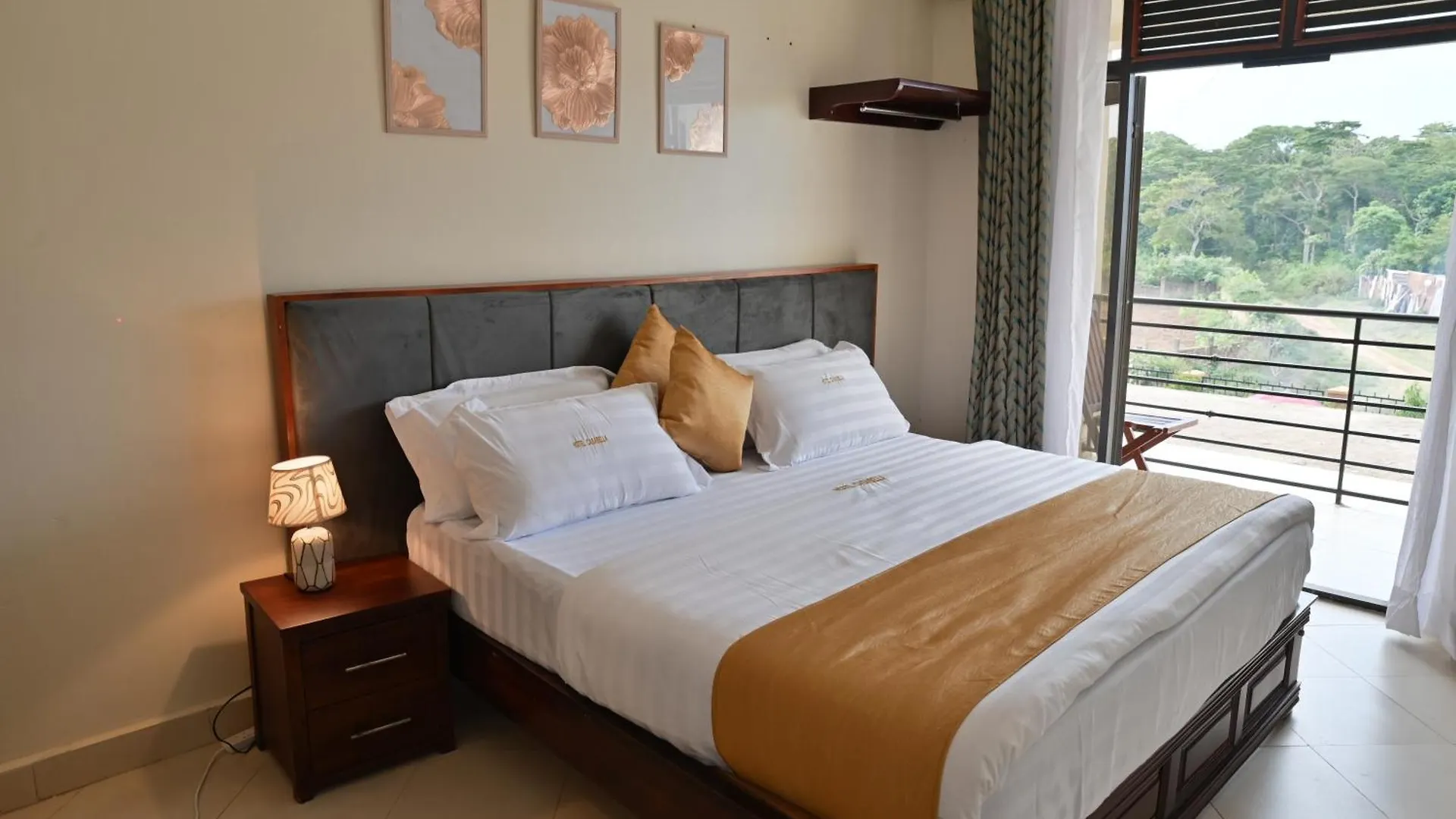 ****  Hotel Casabella Энтеббе Уганда