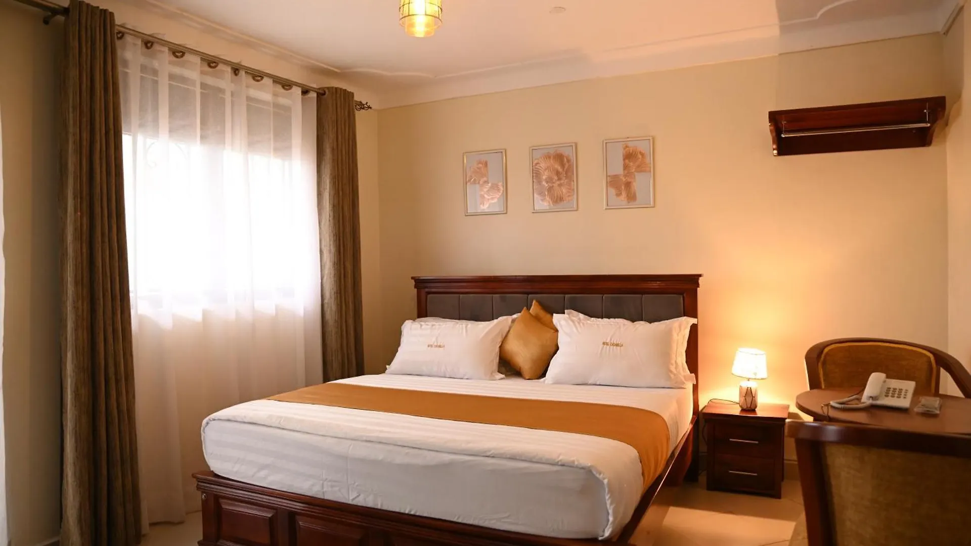 Hotel Casabella Энтеббе 4*,